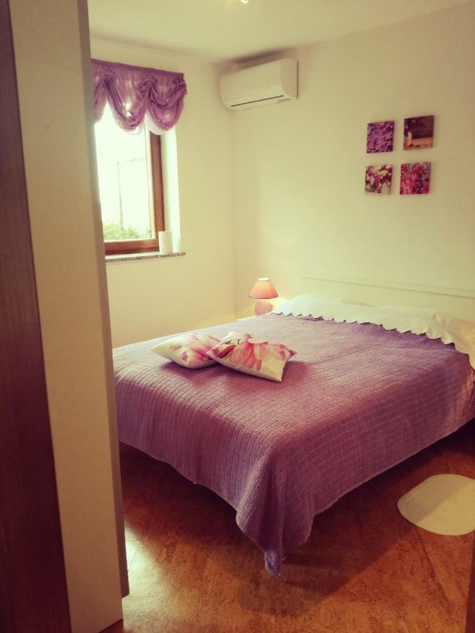 Room Kris With Private Entrance & Private Bathroom Vilanija Exteriér fotografie