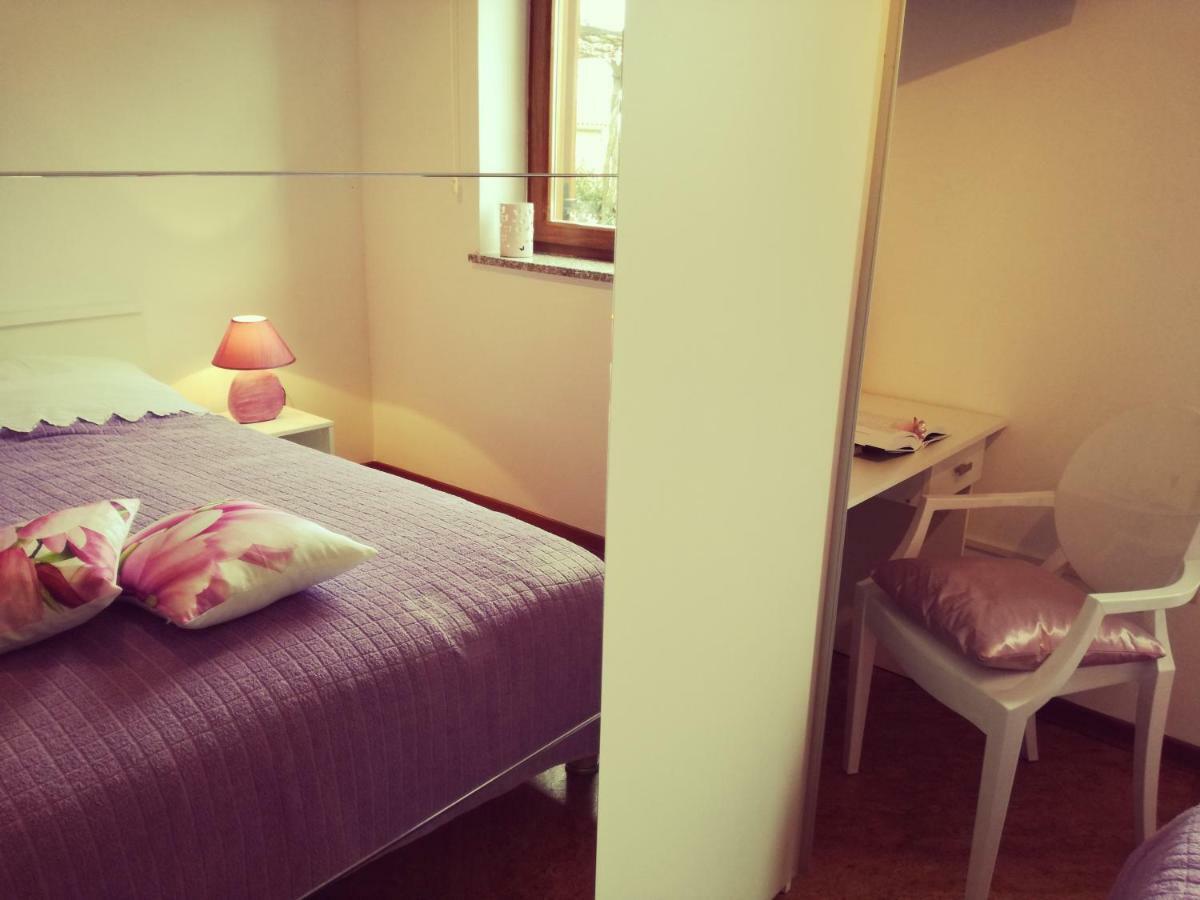 Room Kris With Private Entrance & Private Bathroom Vilanija Exteriér fotografie